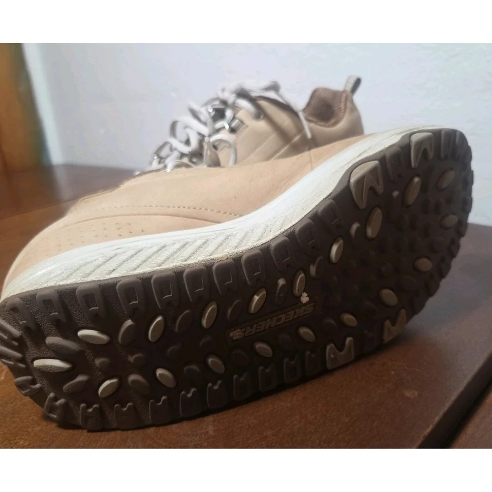 Sketchers Shape Ups Womens Size 7.5 Tan Suede Lace Up Curved Sole Walking Shoe